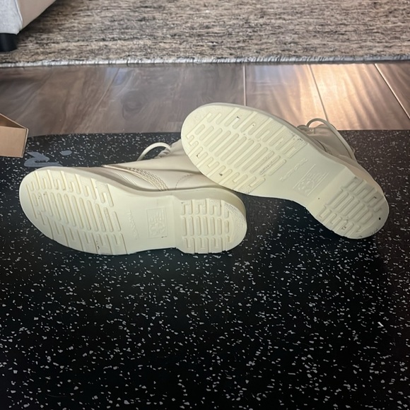 Dr. Martens 1460 Mono Lace-Up Boots - Toile Cream WITH BOX - Picture 4 of 8